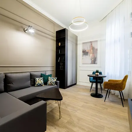 Old Town Chic Apartment