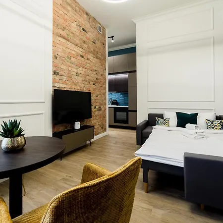 Old Town Chic By Bookinghost